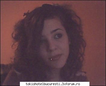 cine are poze q fosteleprietene ale lui tom? - ca bn zici fato! tom`s girl! 8-| omg poi nu k eo - Tom