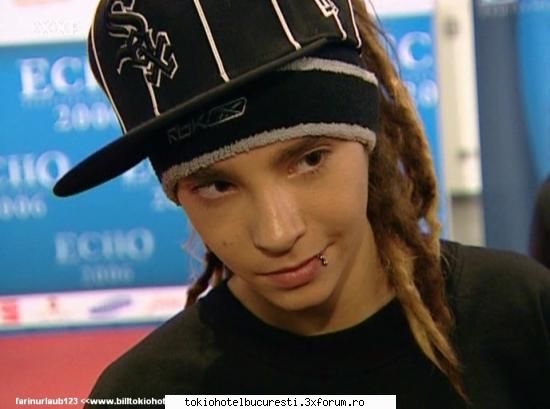 de fapt.. ce va place mai mult la ei ? - poi lasal pe mana mea,apoi vezi ca nu se mai uita - Tokio Hotel