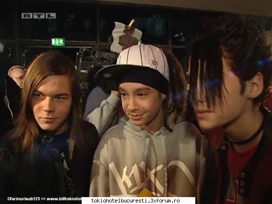 kte poze aveti cu ei? - ok,dar nu te supi pe mine,zicem si eu asha - Tokio Hotel