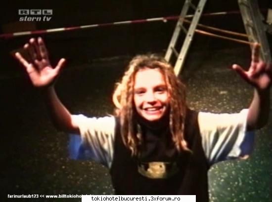 last news - acum ce sa faci,si-o apara si el cum poate - Tokio Hotel