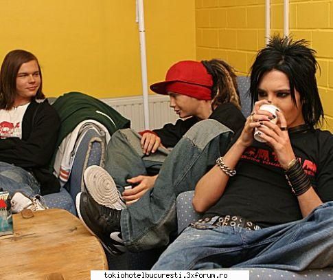 last news - ma fetelor dintre BILL si TOM eu il prefer pe - Tokio Hotel