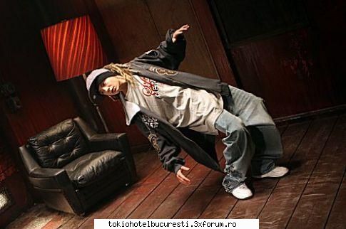 last news - acuma ceva detaliii Tom:-ii cu 10 minute mai mare - Tokio Hotel