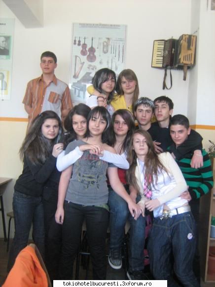 poze cu friends :D - pai, aprox toata clasa mea(8C) Yo is cea q coama - Sa ne cunoastem