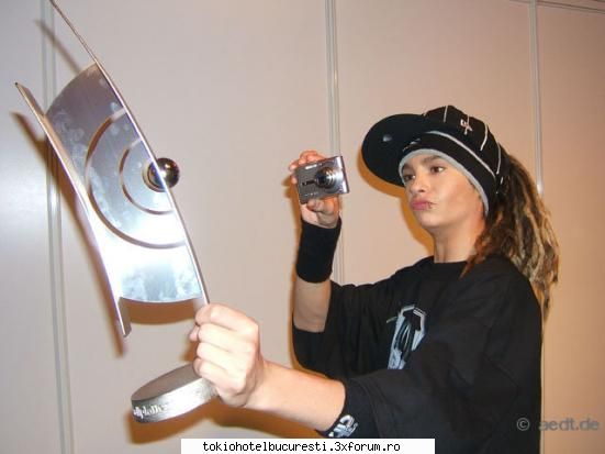 poze cu tom - =)=D;) Pentru mine tokiohotel inseamna viatzaa!!! - Tom