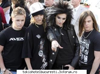 versuri mel :D - 1)Scream You get up, and somebody tells you where - Tokio Hotel
