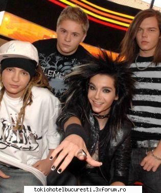 versuri mel :D - 5) Don't Jump On top of the roof The air is so - Tokio Hotel